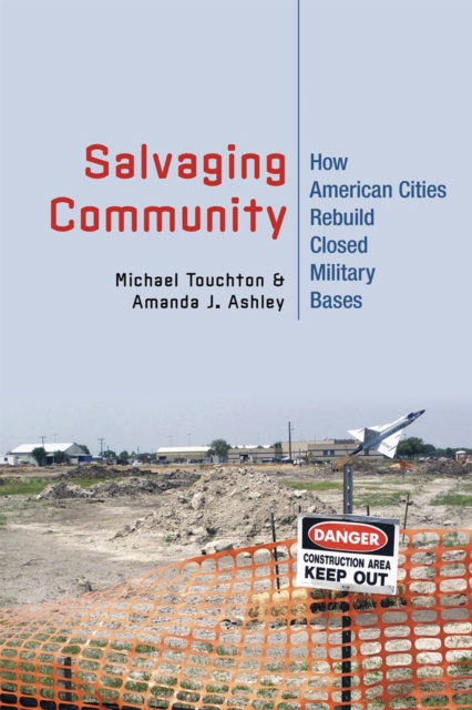 E-knjiga Salvaging Community Michael Touchton
