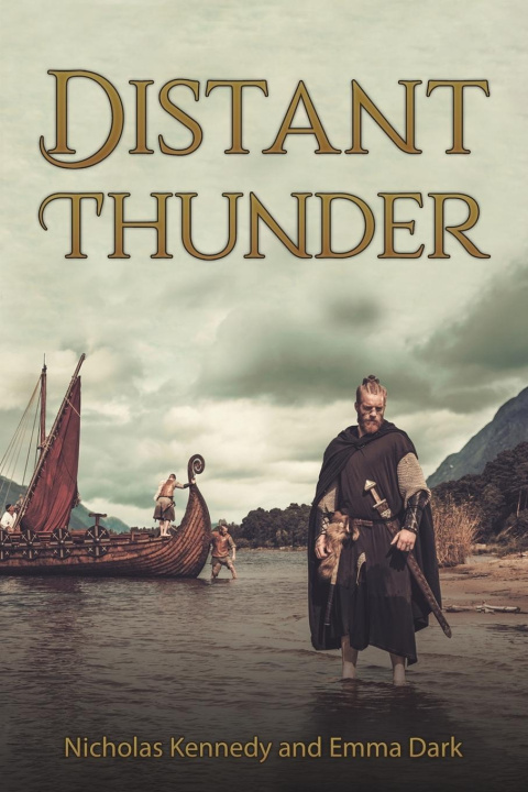 Knjiga Distant Thunder Emma Dark