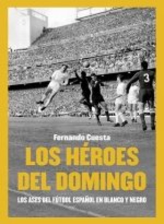 Книга Los héroes del domingo : los ases del fútbol espa?ol en blanco y negro 