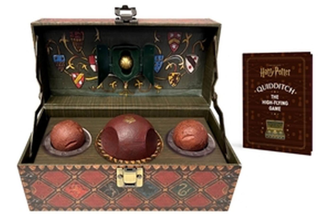 Kniha Harry Potter Collectible Quidditch Set (Includes Removeable Golden Snitch!) Running Press