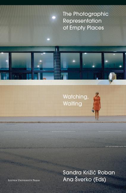 Knjiga Watching, Waiting Sandra Krizic Roban
