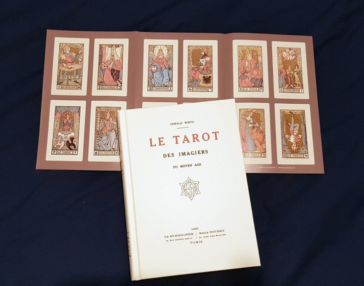 Книга LeTarot des imagiers du moyen-âge 
