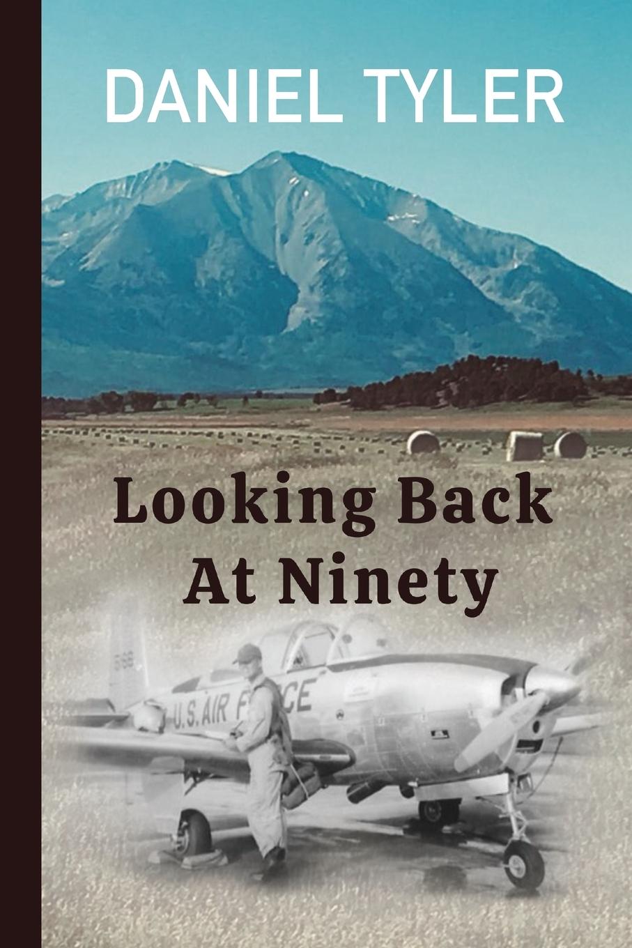 Knjiga Looking Back At Ninety Daniel Tyler