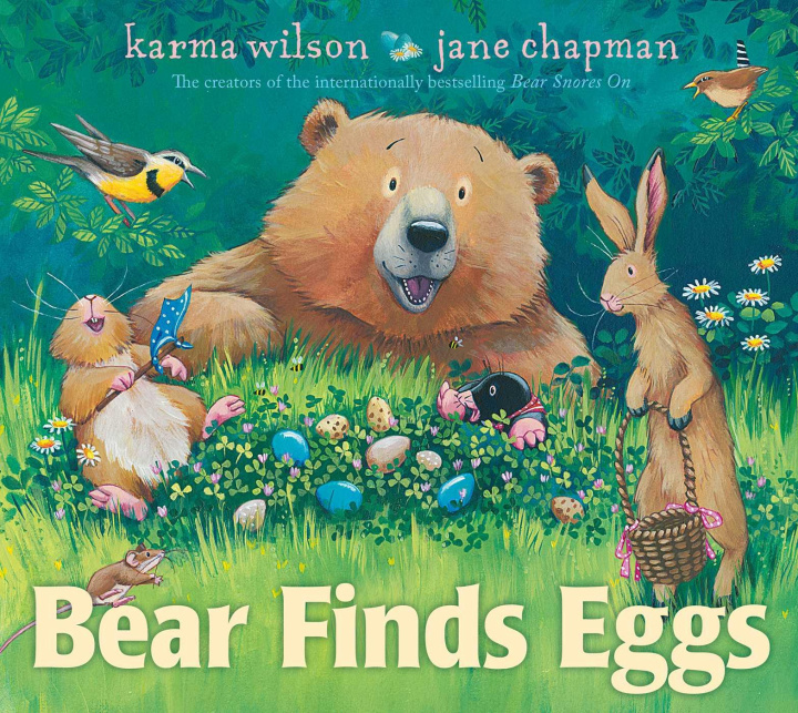 Könyv Bear Finds Eggs Karma Wilson