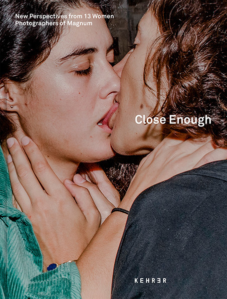 Knjiga Close Enough Andréa Holzherr