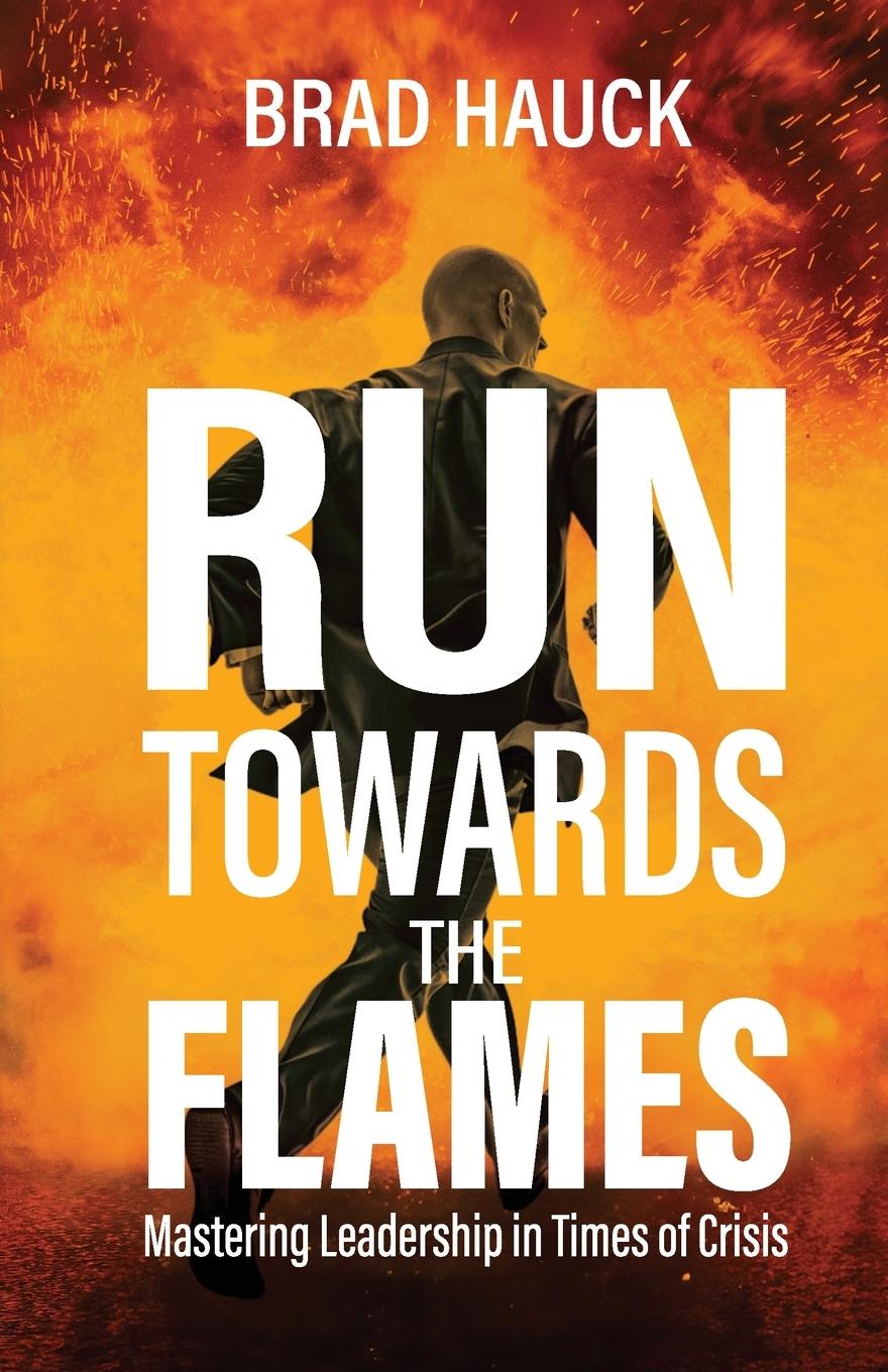 Boek Run Towards the Flames Brad Hauck