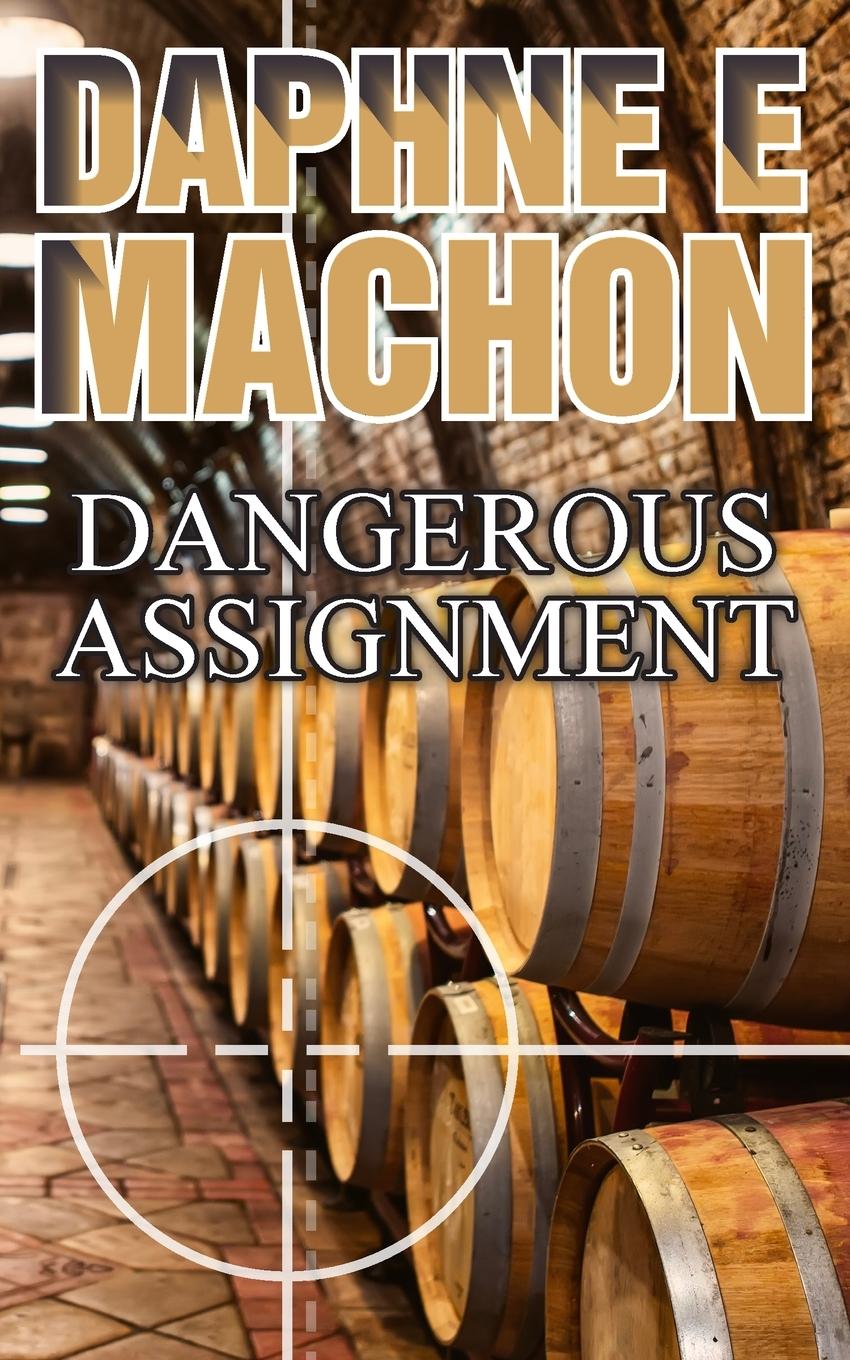 Knjiga Dangerous Assignment Daphne Machon