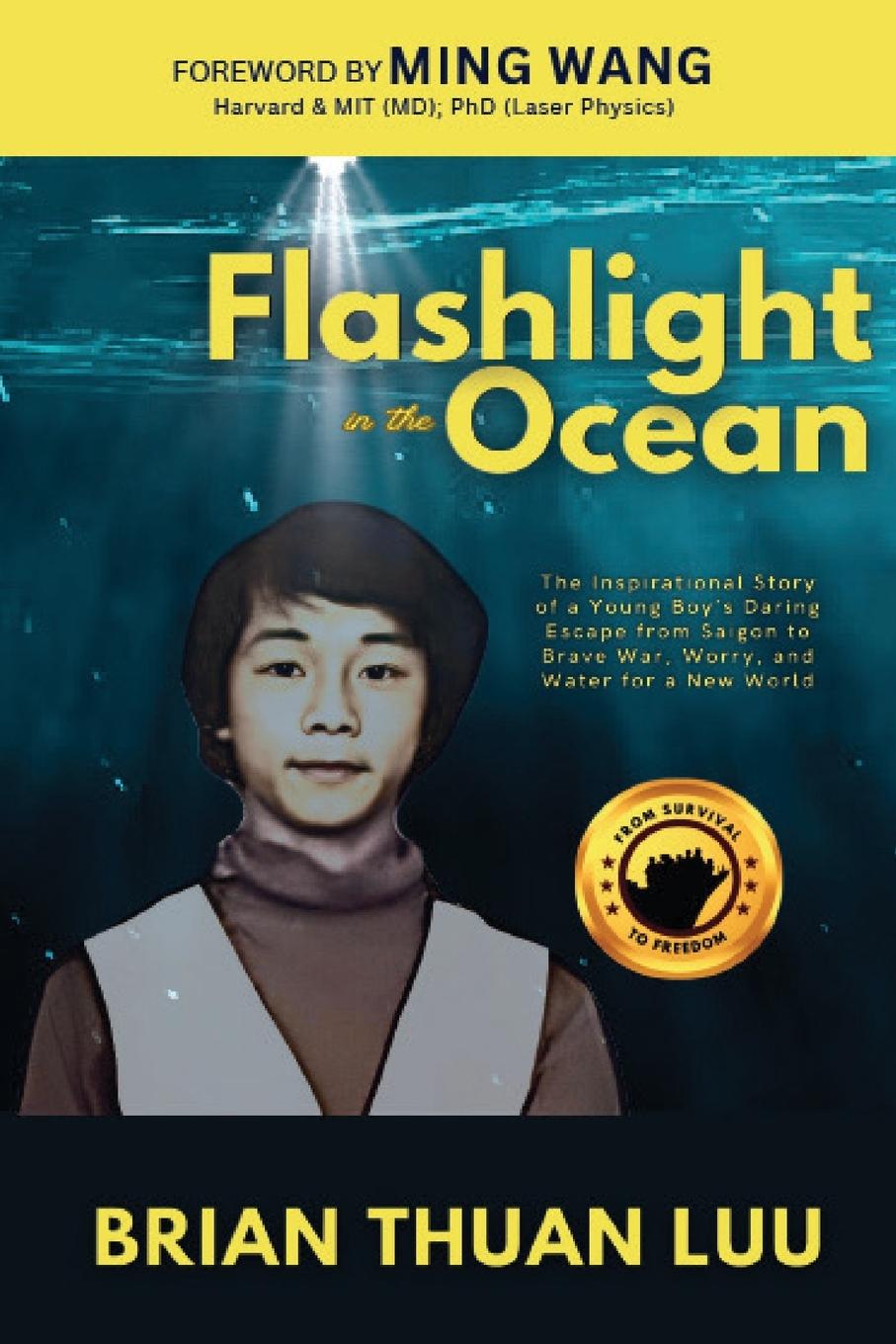 Boek Flashlight in the Ocean Ming Wang