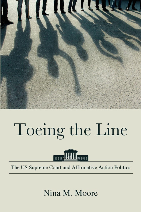 Kniha Toeing the Line Nina M. Moore