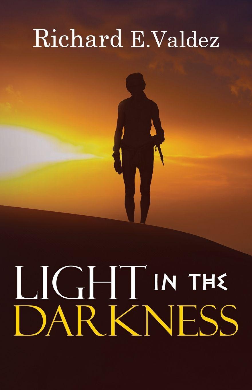 Kniha Light in the Darkness Richard E. Valdez