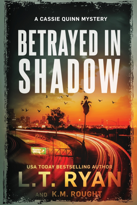 Knjiga Betrayed in Shadow K.M. Rought