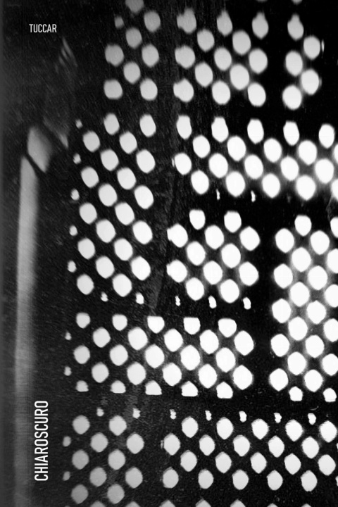 Kniha Chiaroscuro Tuccar