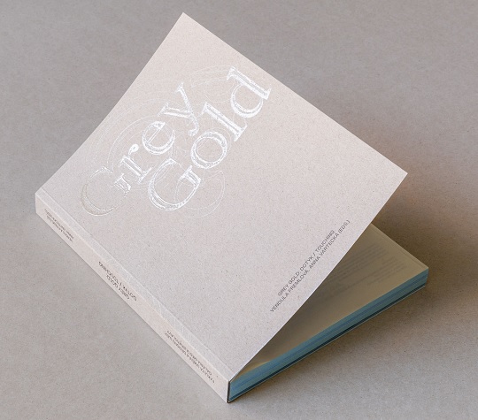 Knjiga Grey Gold Dotyk / Touching Anna Vartecká