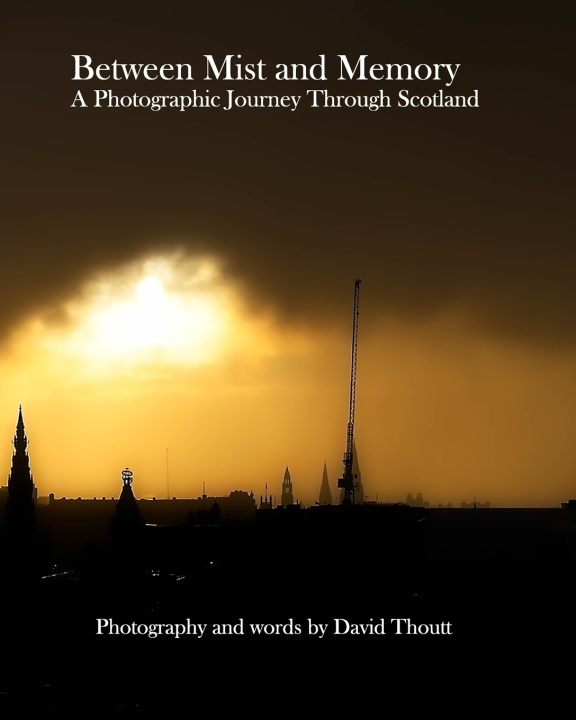 Kniha Between Mist and Memory David Thoutt