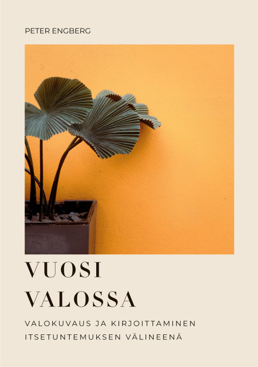 Книга Vuosi Valossa 