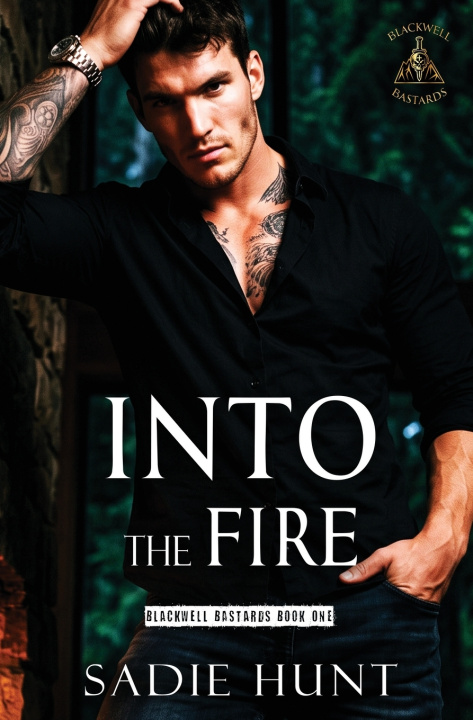 Книга Into the Fire Sadie Hunt