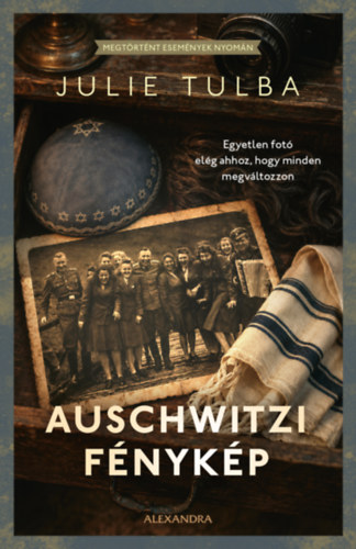 Kniha Auschwitzi fénykép Julie Tulba